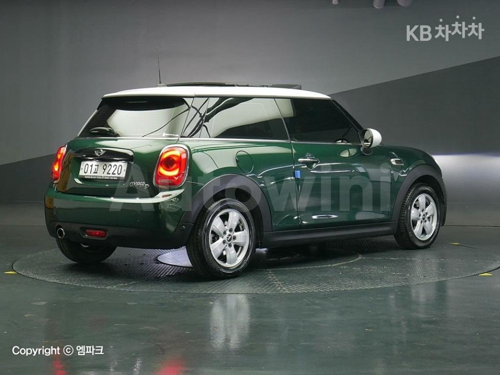 WMWXN3100J3C12994 2018 MINI COOPER 3DOORS D 1.5 미드트림-3
