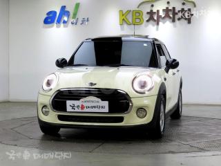 WMWXT3100H2E27619 2017 MINI COOPER 5DOORS D 1.5 미드트림-1