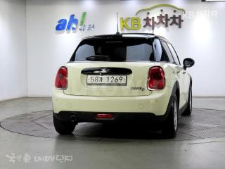 WMWXT3100H2E27619 2017 MINI COOPER 5DOORS D 1.5 미드트림-2