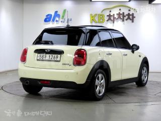 WMWXT3100H2E27619 2017 MINI COOPER 5DOORS D 1.5 미드트림-3