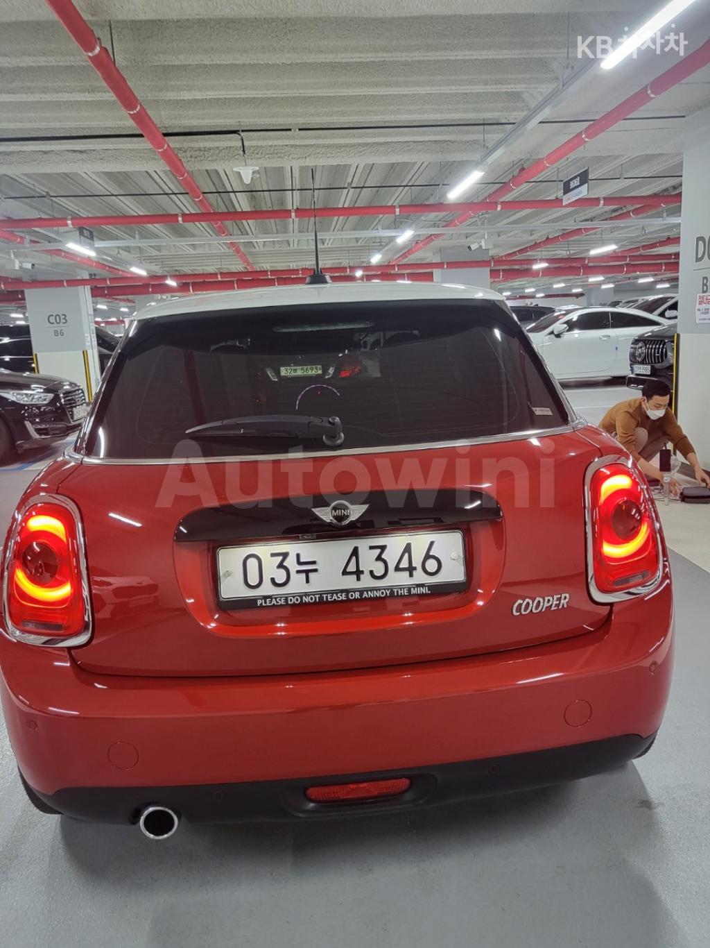 2018 MINI COOPER 5DOORS 1.5 HIGH트림 - 11