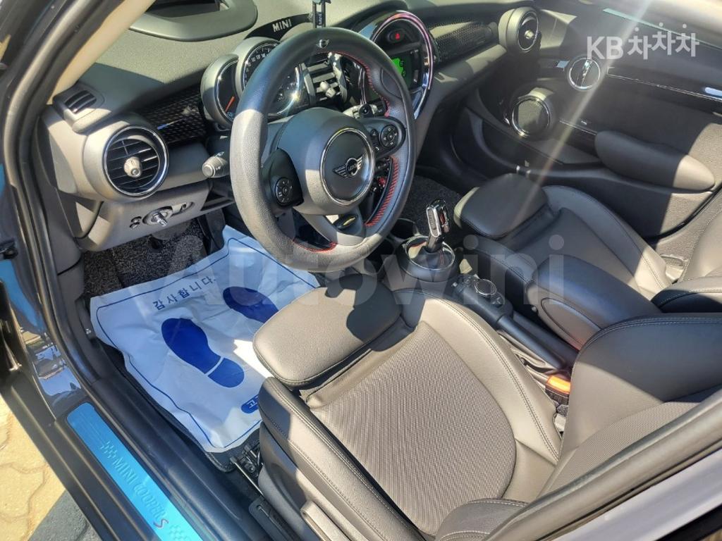 2019 MINI COOPER 5DOORS SD 2.0 - 18