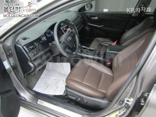 2017 TOYOTA CAMRY HYBRID - 9