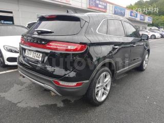 5LMCJ3D94HUL03137 2017 LINCOLN MKC 2.0 AWD 리저브(102A)-2