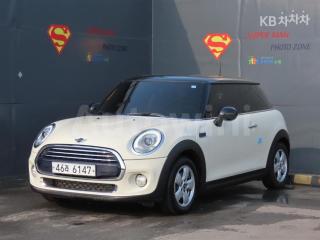 WMWXN3107H2E01075 2017 MINI COOPER 3DOORS D 1.5 미드트림-0