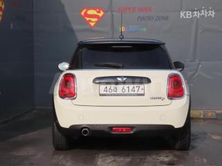 WMWXN3107H2E01075 2017 MINI COOPER 3DOORS D 1.5 미드트림-2