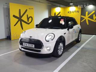 WMWXT3109H2E28722 2017 MINI COOPER 5DOORS D 1.5 HIGH트림-0