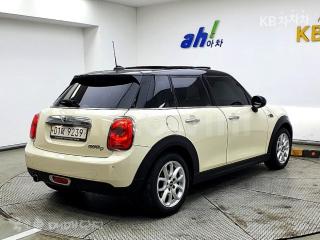 2017 MINI COOPER 5DOORS D 1.5 HIGH트림 - 23