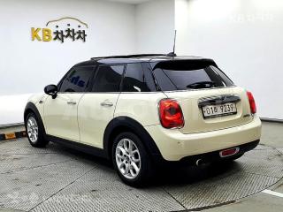 2017 MINI COOPER 5DOORS D 1.5 HIGH트림 - 24