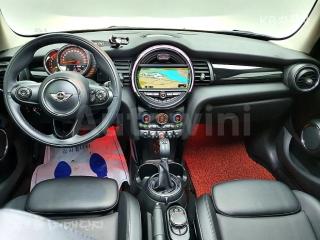 WMWXT3109H2E28722 2017 MINI COOPER 5DOORS D 1.5 HIGH트림-4