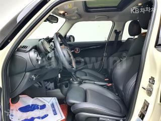 2017 MINI COOPER 5DOORS D 1.5 HIGH트림 - 9