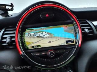2017 MINI COOPER 5DOORS D 1.5 HIGH트림 - 12