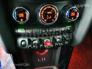 2017 MINI COOPER 5DOORS D 1.5 HIGH트림 - 14
