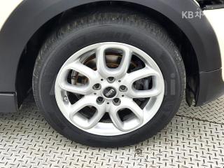 2017 MINI COOPER 5DOORS D 1.5 HIGH트림 - 18