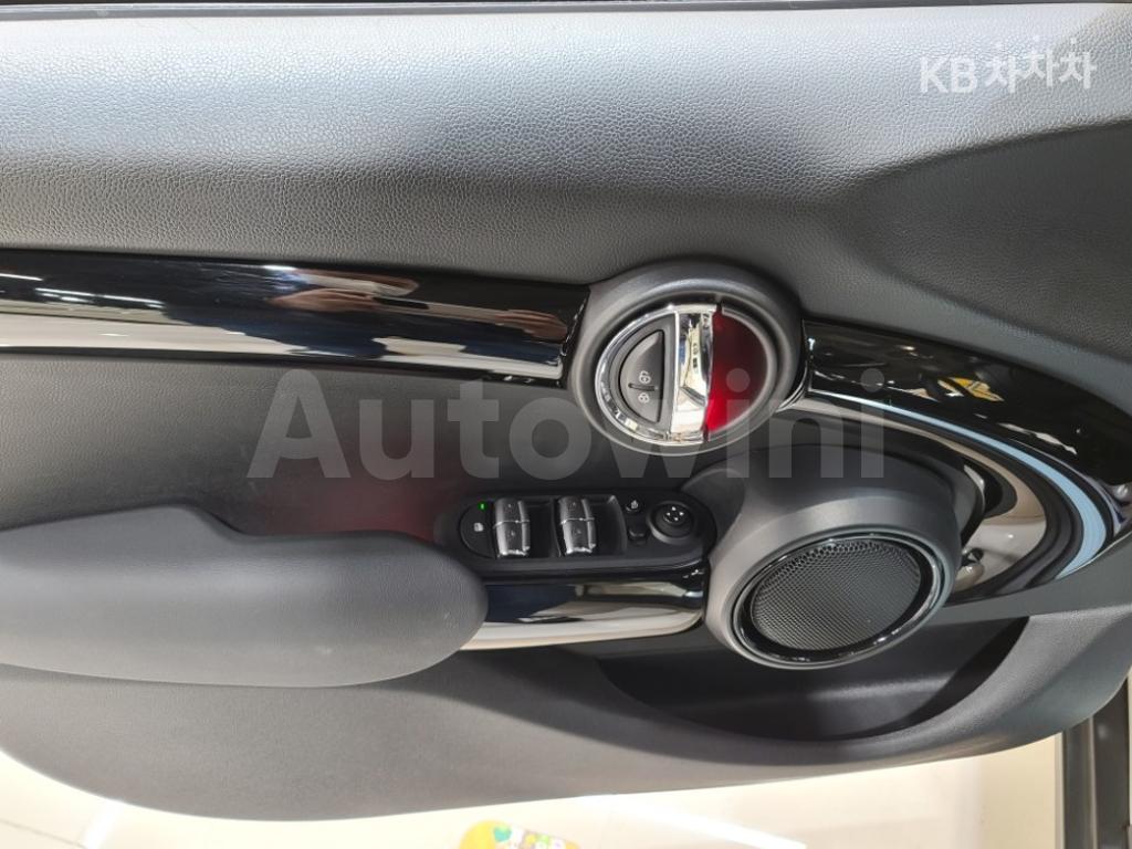 2019 MINI COOPER 5DOORS 1.5 HIGH트림 - 17