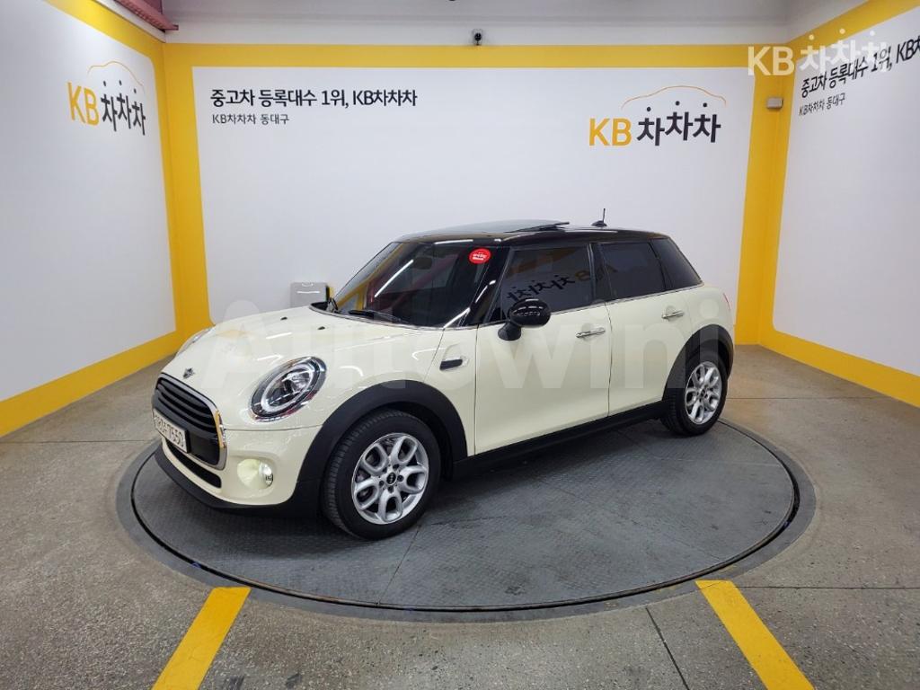WMWXU1105K2H34857 2019 MINI COOPER 5DOORS 1.5 HIGH트림-1
