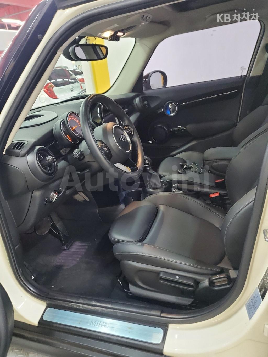2019 MINI COOPER 5DOORS 1.5 HIGH트림 - 16