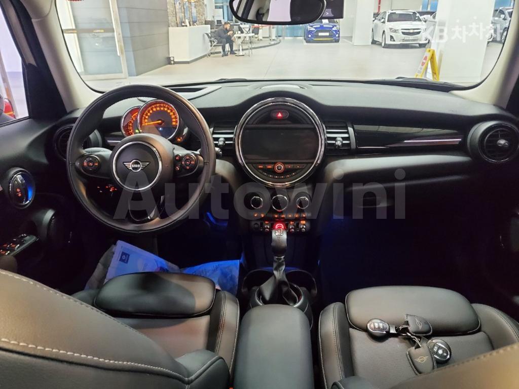 2019 MINI COOPER 5DOORS 1.5 HIGH트림 - 17