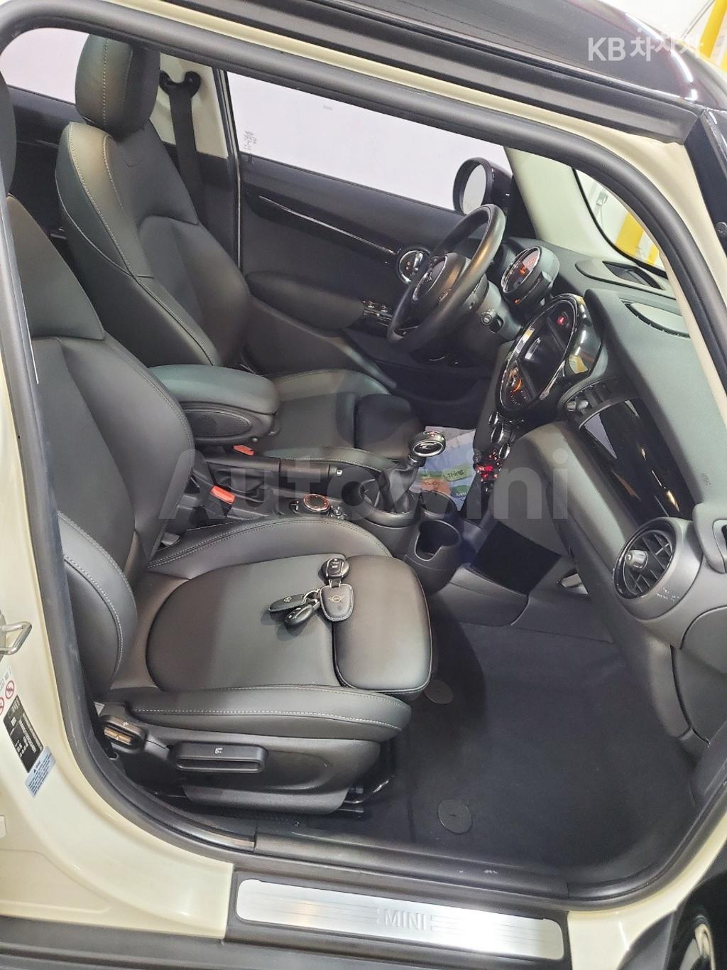 2019 MINI COOPER 5DOORS 1.5 HIGH트림 - 19