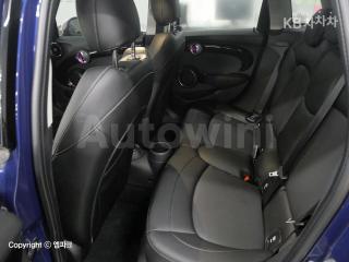 2016 MINI COOPER 5DOORS D 1.5 HIGH트림 - 11
