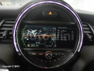 2016 MINI COOPER 5DOORS D 1.5 HIGH트림 - 12