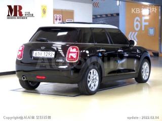 WMWXV3103KTF00414 2019 MINI COOPER 5DOORS D 1.5 HIGH트림-2