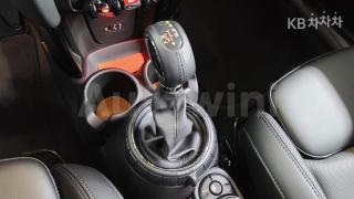 2018 MINI COOPER 3DOORS D 1.5 HIGH트림 - 17
