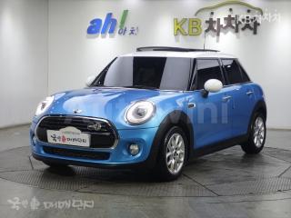 WMWXV3108JTE92521 2018 MINI COOPER 5DOORS D 1.5 HIGH트림-0