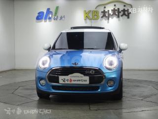 WMWXV3108JTE92521 2018 MINI COOPER 5DOORS D 1.5 HIGH트림-1