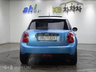 WMWXV3108JTE92521 2018 MINI COOPER 5DOORS D 1.5 HIGH트림-2