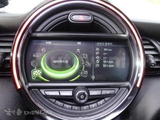 2018 MINI COOPER 5DOORS D 1.5 HIGH트림 - 14