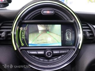 2018 MINI COOPER 5DOORS D 1.5 HIGH트림 - 15