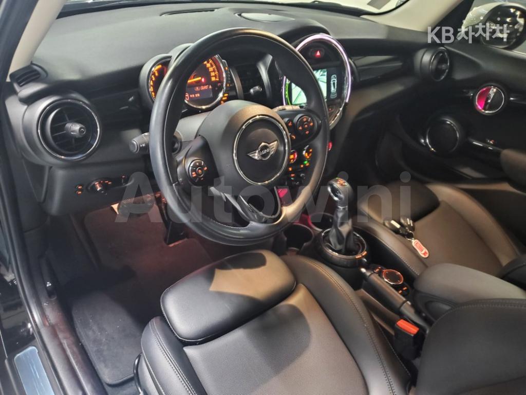 2016 MINI COOPER 5DOORS D 1.5 HIGH트림 - 29