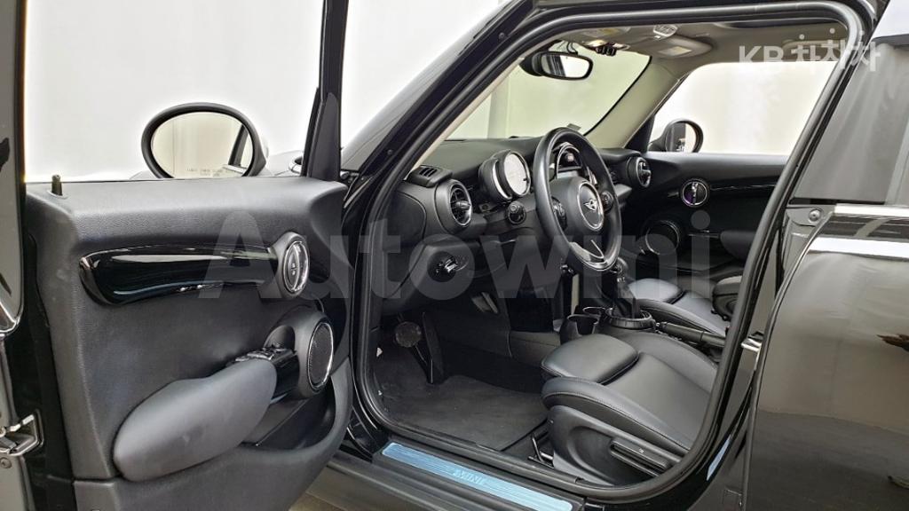 2016 MINI COOPER 5DOORS D 1.5 HIGH트림 - 31