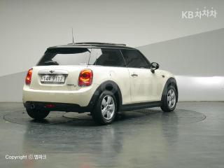 WMWXN3102F3A64774 2015 MINI COOPER 3DOORS D 1.5 미드트림-3