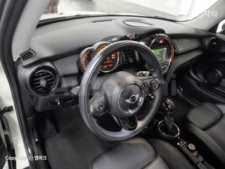WMWXN3102F3A64774 2015 MINI COOPER 3DOORS D 1.5 미드트림-5