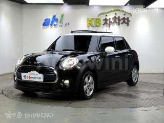 WMWXT3105J2G00718 2018 MINI COOPER 5DOORS D 1.5 미드트림-0