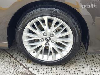 2019 TOYOTA CAMRY 2.5 HYBRID XLE - 17