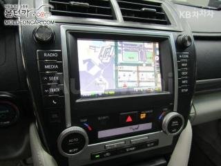 2012 TOYOTA CAMRY 2.5 HYBRID XLE - 9