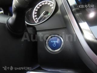 2018 TOYOTA CAMRY 2.5 HYBRID XLE - 12