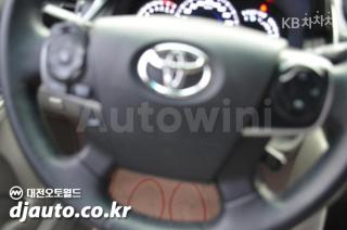 2012 TOYOTA CAMRY 2.5 XLE - 10