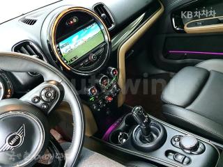 2019 MINI COOPER COUNTRYMAN D ALL4 2.0 HIGH TRIM - 10
