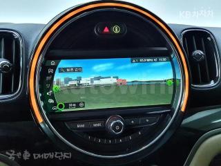 2019 MINI COOPER COUNTRYMAN D ALL4 2.0 HIGH TRIM - 11