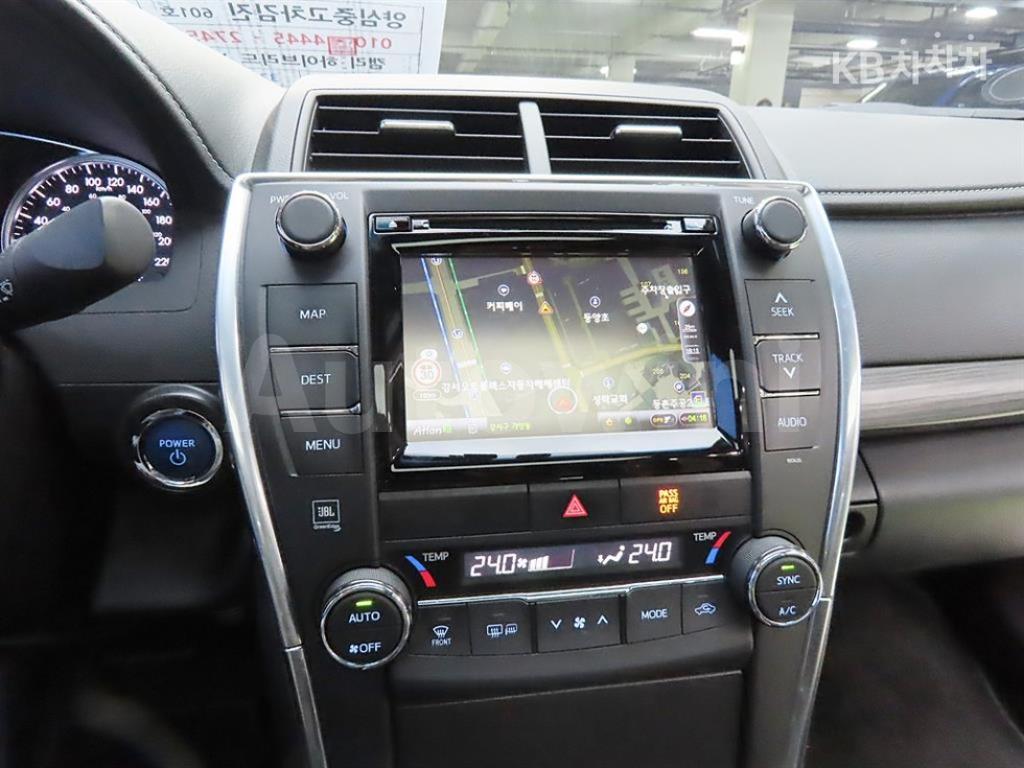 2016 TOYOTA CAMRY 2.5 HYBRID XLE - 17