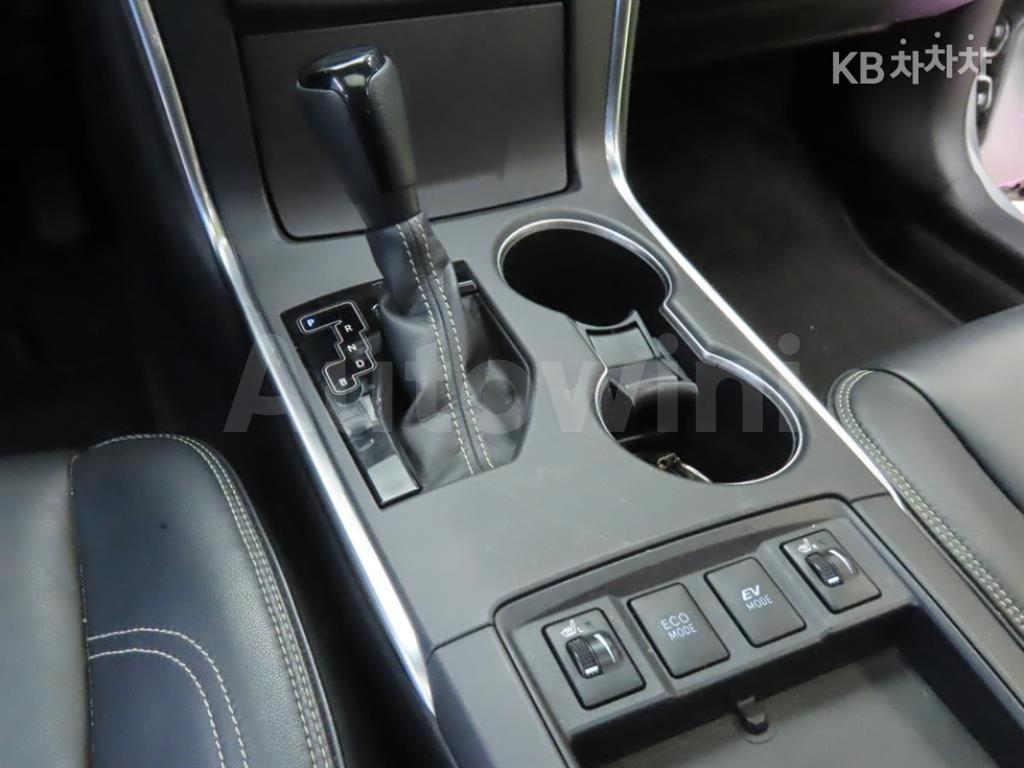 2016 TOYOTA CAMRY 2.5 HYBRID XLE - 21