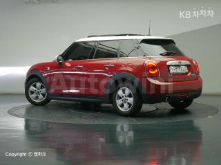 WMWXT310XF2B74306 2015 MINI COOPER 3DOORS D 1.5 미드트림-2