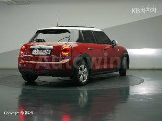 WMWXT310XF2B74306 2015 MINI COOPER 3DOORS D 1.5 미드트림-3