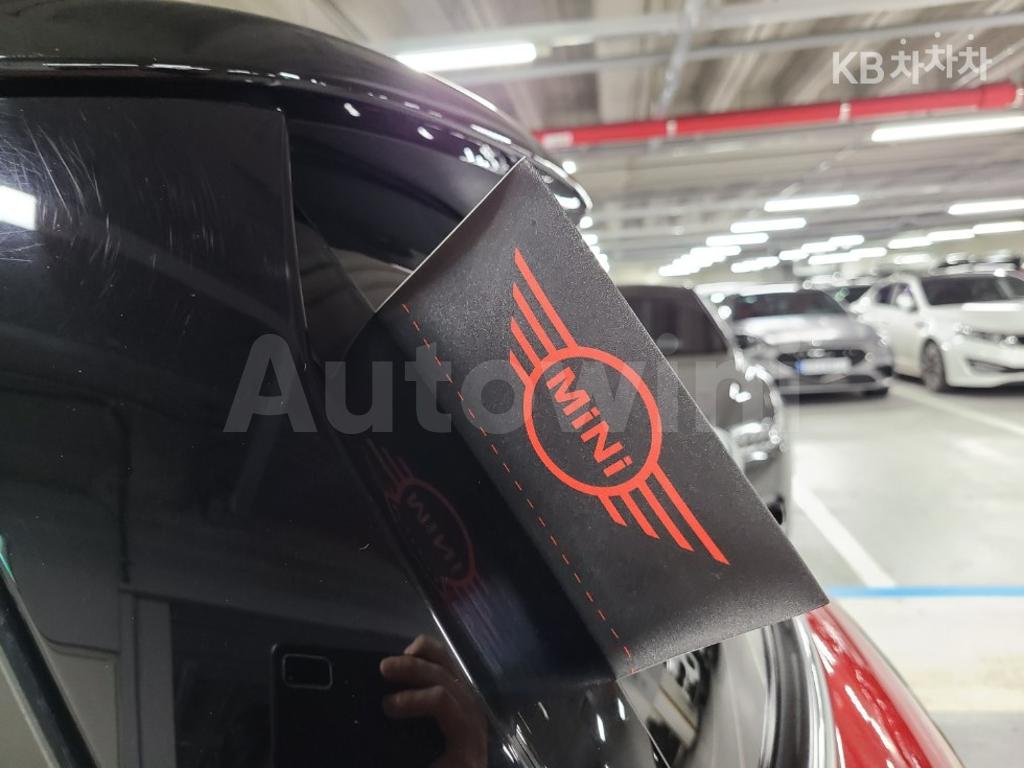 2018 MINI COOPER COUNTRYMAN 2.0 COOPER D ALL4 HIGHTRIM - 29