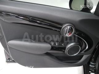 2017 MINI COOPER 5DOORS D 1.5 HIGH트림 - 8