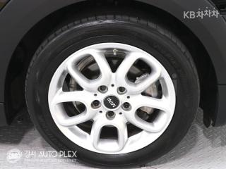 2017 MINI COOPER 5DOORS D 1.5 HIGH트림 - 18